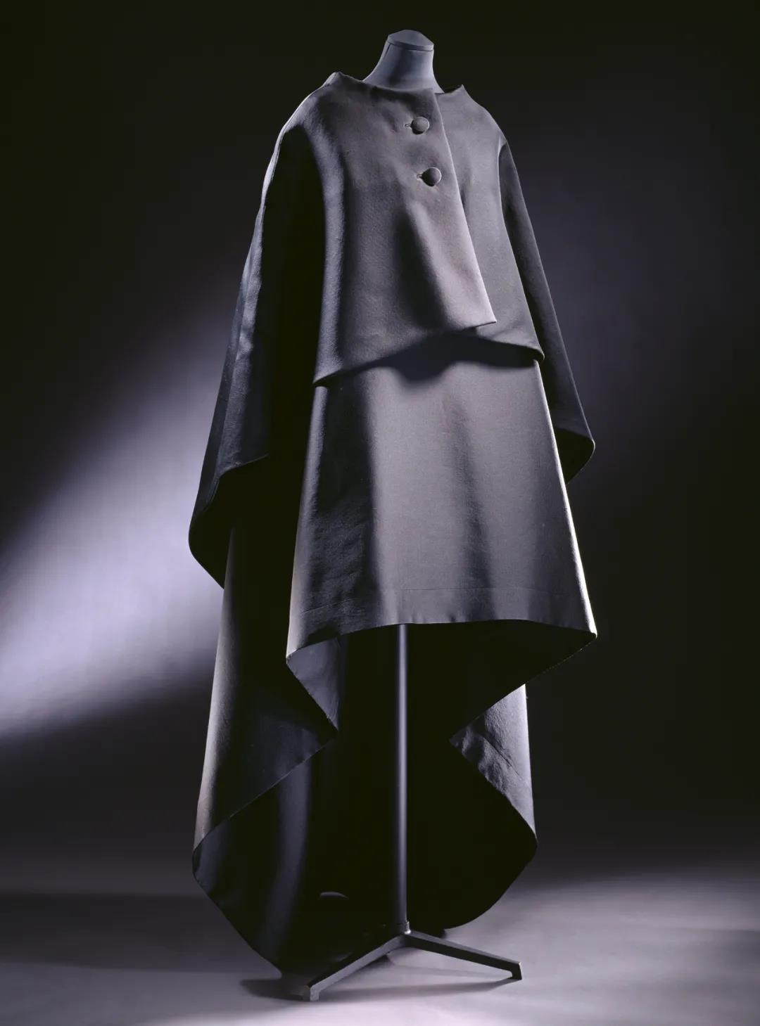 Gazar, the haute couture fabric invented for Cristobal Balenciaga